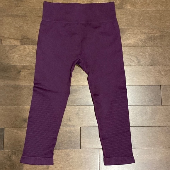 Athletic works DRI MORE - Purple cropped leggings Sz M - Picture 1 of 14